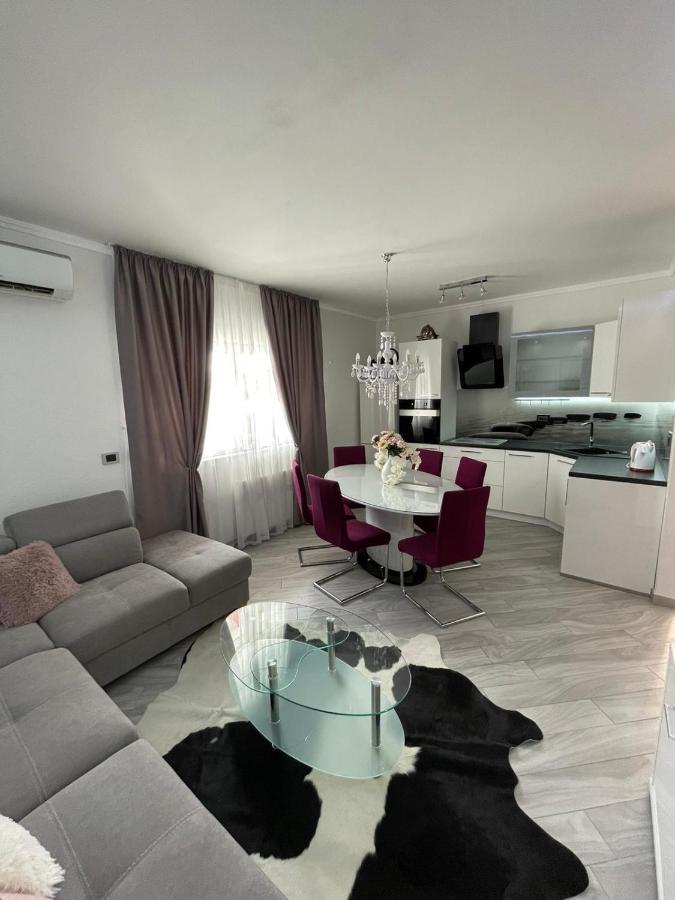 Villa J&J Apartments Residence With Swimming Pool Podstrana Exterior foto