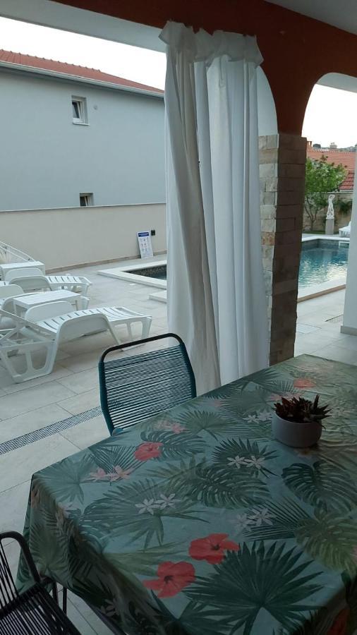 Villa J&J Apartments Residence With Swimming Pool Podstrana Exterior foto