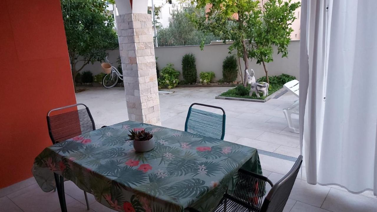 Villa J&J Apartments Residence With Swimming Pool Podstrana Exterior foto